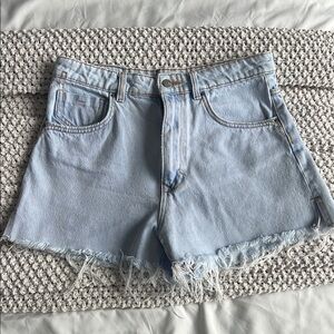 Zara Denim Shorts in Light Wash 🩵